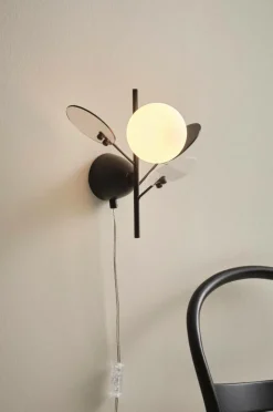 PETAL Vägglampa