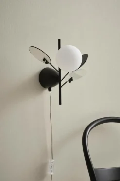PETAL Vägglampa