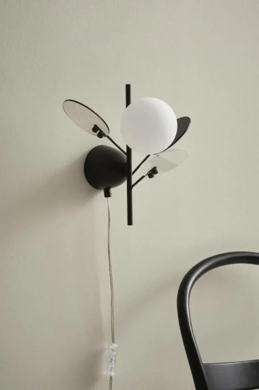 PETAL Vägglampa
