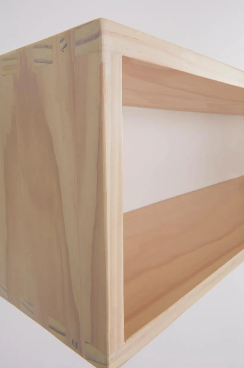 REYKJAVIK Vägghylla